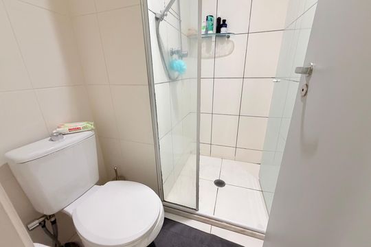 Banheiro de apartamento à venda com 1 quarto, 50m² em Campo Belo, São Paulo