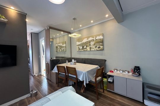 Sala de apartamento para alugar com 1 quarto, 50m² em Jardim Tupanci, Barueri