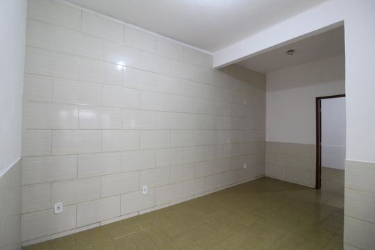 Sala de casa para alugar com 1 quarto, 70m² em Taquara, Rio de Janeiro