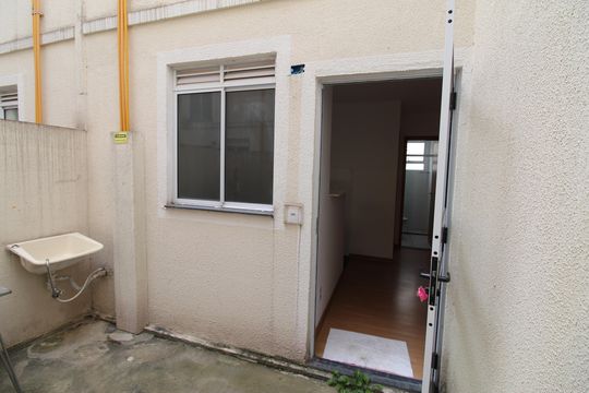 Área de Serviço de apartamento para alugar com 2 quartos, 46m² em Jardim Torrao de Ouro, São José dos Campos