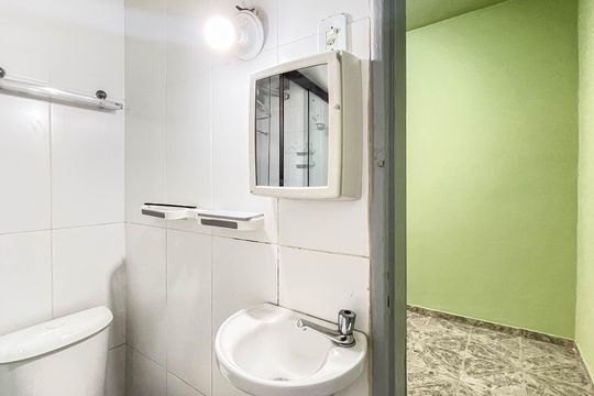 Banheiro de kitnet/studio para alugar com 0 quarto, 40m² em Imperial de São Cristóvão, Rio de Janeiro