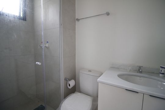 Banheiro de apartamento para alugar com 2 quartos, 83m² em Barra Olímpica, Rio de Janeiro