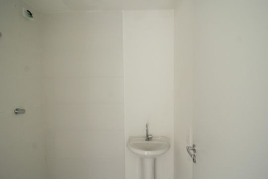Banheiro de apartamento para alugar com 2 quartos, 37m² em Várzea da Barra Funda, São Paulo