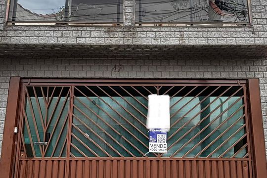 Fachada de casa à venda com 4 quartos, 180m² em Vila Guarani, Santo André