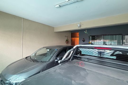 Garagem de casa à venda com 4 quartos, 180m² em Vila Guarani, Santo André