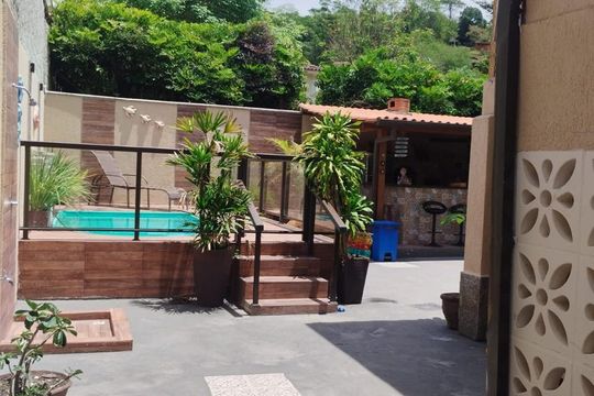 Área externa de casa à venda com 3 quartos, 110m² em Matapaca, Niterói