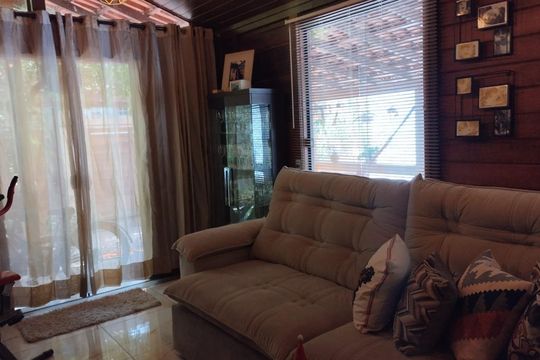 Sala de casa à venda com 3 quartos, 110m² em Matapaca, Niterói
