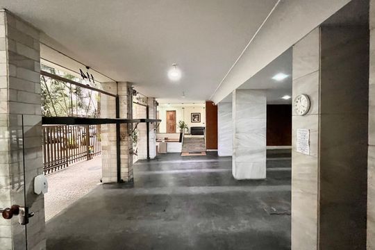 Portaria de apartamento à venda com 3 quartos, 89m² em Leme, Rio de Janeiro