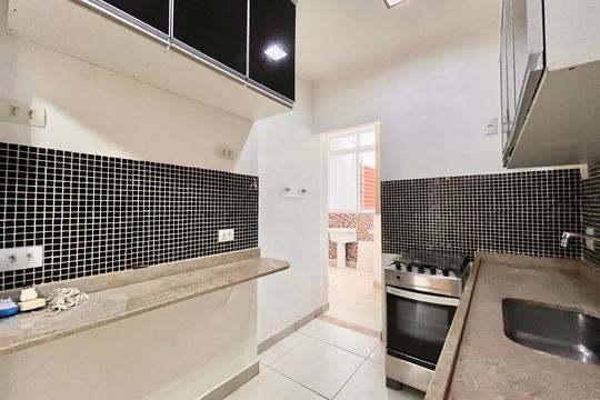 Cozinha de apartamento à venda com 3 quartos, 89m² em Leme, Rio de Janeiro