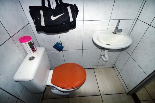 Banheiro de casa para alugar com 1 quarto, 32m² em Penha Circular, Rio de Janeiro