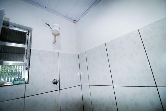Banheiro de casa para alugar com 1 quarto, 32m² em Penha Circular, Rio de Janeiro