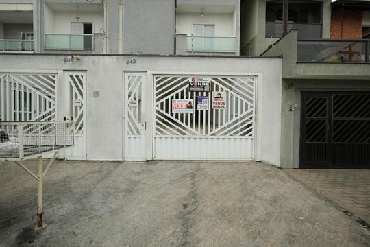 Placa de apartamento à venda com 2 quartos, 70m² em Vila Pires, Santo André