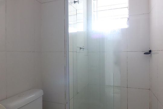 Banheiro Social de apartamento para alugar com 2 quartos, 57m² em Bairro Alves, São Bernardo do Campo