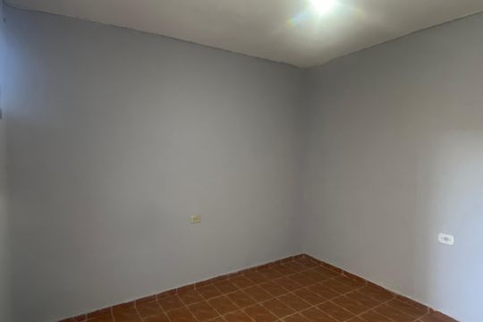 Quarto de casa para alugar com 1 quarto, 300m² em Santo Antônio, Osasco