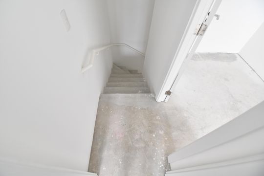 Escadas de apartamento à venda com 2 quartos, 97m² em Campina do Siqueira, Curitiba