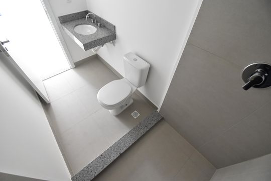 Banheiro da Suíte 2 de apartamento à venda com 2 quartos, 97m² em Campina do Siqueira, Curitiba