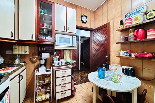 Cozinha de apartamento para alugar com 3 quartos, 85m² em Copacabana, Rio de Janeiro