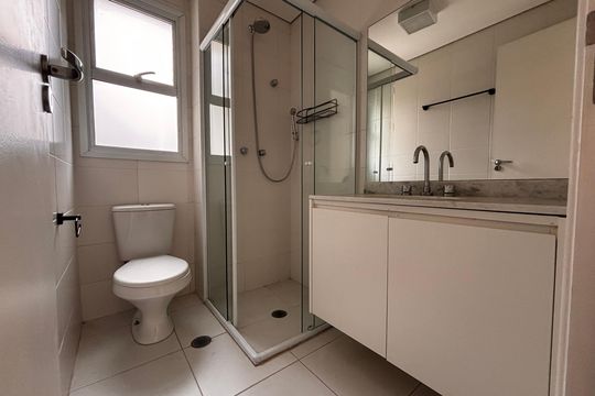 Banheiro de apartamento para alugar com 2 quartos, 66m² em Alphaville, Barueri
