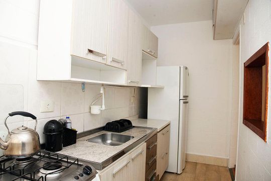 Cozinha + Área de Serviço de kitnet/studio para alugar com 1 quarto, 40m² em Santana, Porto Alegre