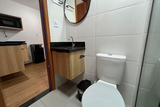 Banheiro de kitnet/studio para alugar com 1 quarto, 25m² em São Mateus, Juiz de Fora