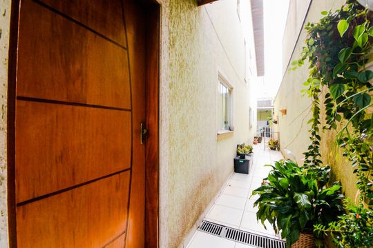Corredor Lateral de casa à venda com 5 quartos, 168m² em Jardim Santa Mena, Guarulhos