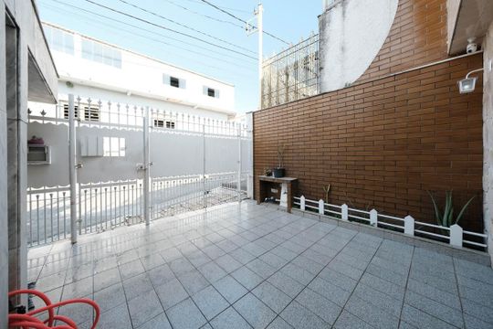 Garagem de casa para alugar com 4 quartos, 150m² em Vila Nhocuné, São Paulo