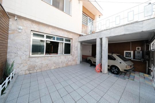 Garagem de casa para alugar com 4 quartos, 150m² em Vila Nhocuné, São Paulo