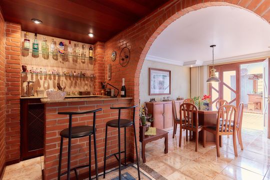 Área comum de casa à venda com 3 quartos, 245m² em Capão da Imbuia, Pinhais