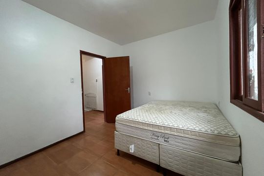 Quarto 1 de casa para alugar com 2 quartos, 110m² em João Paulo, Florianópolis