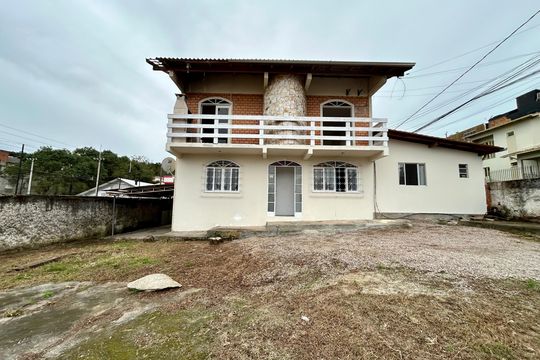 Fachada de casa para alugar com 2 quartos, 110m² em João Paulo, Florianópolis