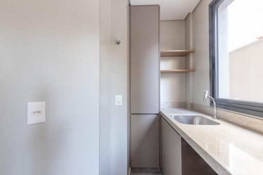 Cozinha de apartamento à venda com 2 quartos, 62m² em Lourdes, Belo Horizonte