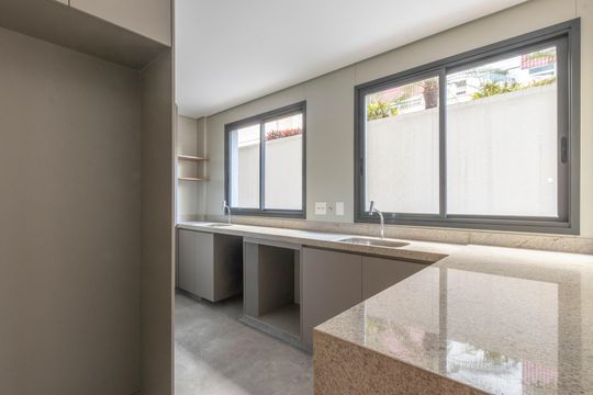 Cozinha de apartamento à venda com 2 quartos, 62m² em Lourdes, Belo Horizonte