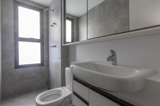 Banheiro de apartamento à venda com 2 quartos, 62m² em Lourdes, Belo Horizonte