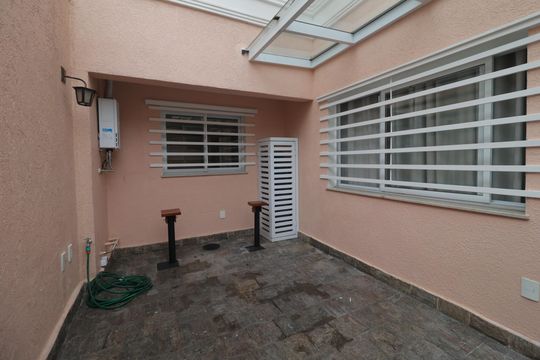 Garagem de casa para alugar com 3 quartos, 163m² em Liberdade, São Paulo