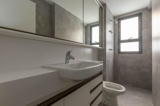 Banheiro de apartamento à venda com 2 quartos, 63m² em Lourdes, Belo Horizonte