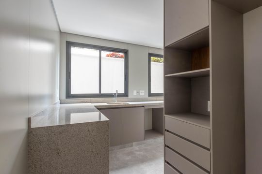Cozinha de apartamento à venda com 2 quartos, 63m² em Lourdes, Belo Horizonte