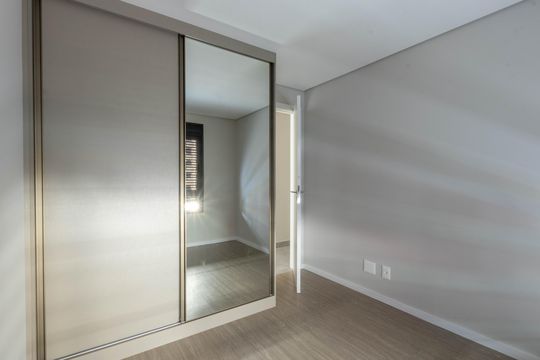 Quarto de apartamento à venda com 2 quartos, 63m² em Lourdes, Belo Horizonte