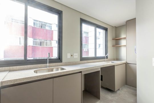 Cozinha de apartamento à venda com 2 quartos, 63m² em Lourdes, Belo Horizonte