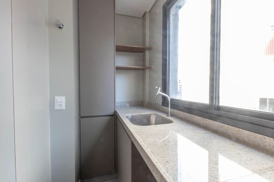 Cozinha de apartamento à venda com 2 quartos, 62m² em Lourdes, Belo Horizonte