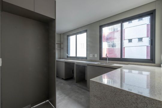 Cozinha de apartamento à venda com 2 quartos, 62m² em Lourdes, Belo Horizonte