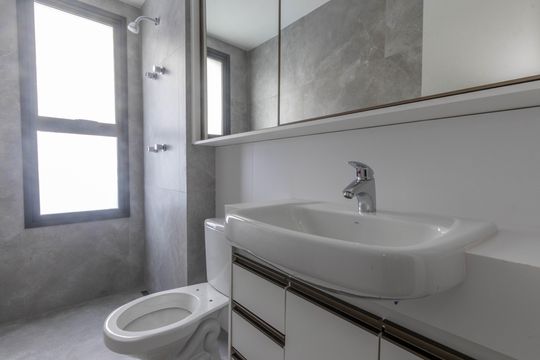 Banheiro de apartamento à venda com 2 quartos, 62m² em Lourdes, Belo Horizonte