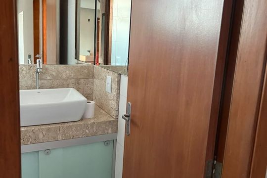 Banheiro de apartamento à venda com 2 quartos, 95m² em Pousada Santo Antonio, Belo Horizonte