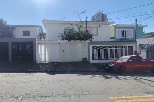 Fachada de casa à venda com 3 quartos, 154m² em Campo Belo, São Paulo