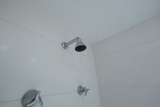 Banheiro de kitnet/studio para alugar com 1 quarto, 23m² em Vila Mariana, São Paulo