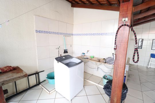 Área de Serviço de casa para alugar com 4 quartos, 243m² em Marta Helena, Uberlândia