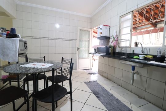 Cozinha de casa para alugar com 4 quartos, 243m² em Marta Helena, Uberlândia