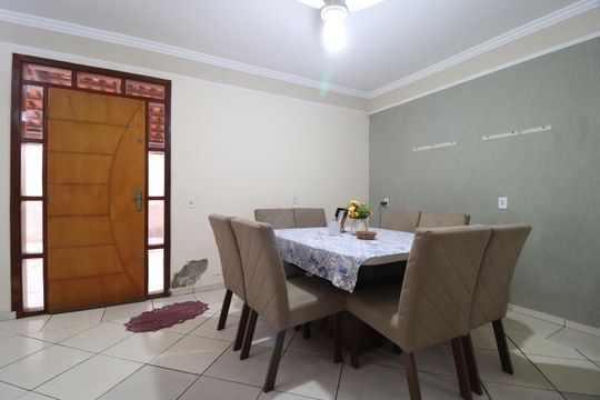 Sala de casa para alugar com 4 quartos, 243m² em Marta Helena, Uberlândia