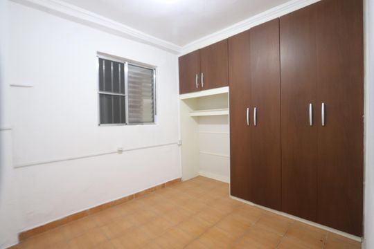 Quarto 2 de casa para alugar com 2 quartos, 120m² em Jardim Guairaca, São Paulo