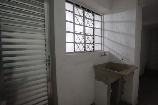 Lavanderia de casa à venda com 2 quartos, 120m² em Jardim Guairaca, São Paulo
