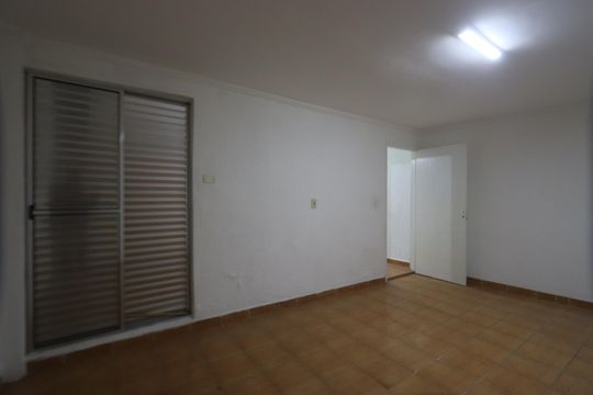 Quarto 1 de casa para alugar com 2 quartos, 120m² em Jardim Guairaca, São Paulo